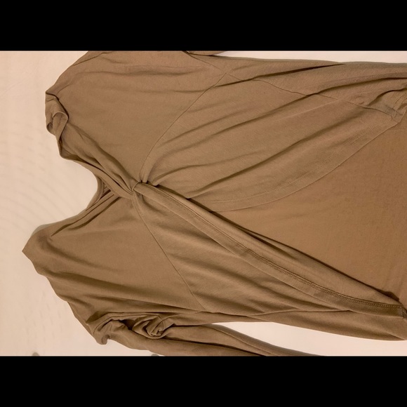 Shein Tee - Picture 4 of 6